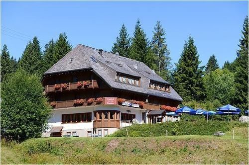 Berghotel Und Restaurant Kraeuter Chalet Furtwangen Exterior photo